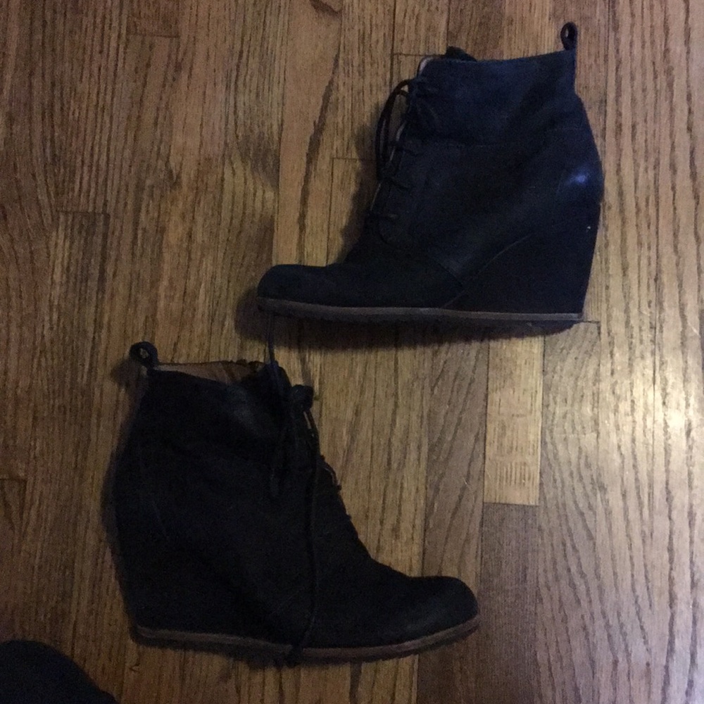 Biala Wedges